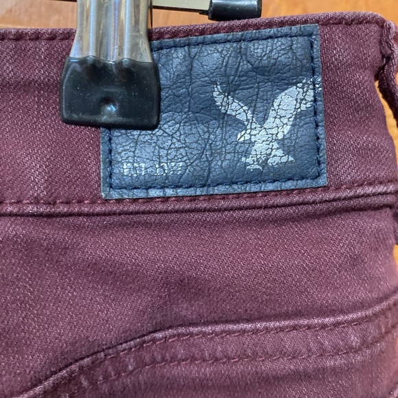 American Eagle Outfitters Women's Burgundy Jean Shorts super stretchy! Size 4 no - Picture 3 of 5